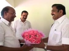 ராமதாஸ் வைத்த இரவு விருந்து.. தைலாபுரத்தில் குவிந்த முதல்வர், அமைச்சர்கள் 