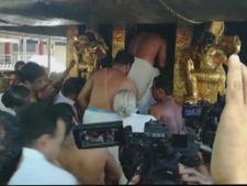 5 நாள் மாத பூஜை.. சபரிமலை ஐயப்பன் கோயில் நடை மீண்டும் திறப்பு 