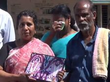 சந்தியாவின் தலை எங்கே.. சிபிஐ விசாரணை கோரும் பெற்றோர்.. கலெக்டரிடம் மனு 