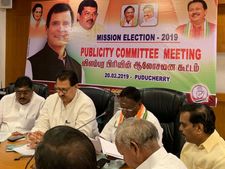 அதிமுகவினரை மிரட்டி கூட்டணி வைத்திருக்கும் பாஜக… காங்கிரஸ் திடுக் குற்றச்சாட்டு 
