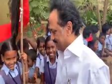 இது என்ன கொடி?.. நம்ம திமுக கொடி சார்.. மு.க.ஸ்டாலினை சிலிர்க்க வைத்த சிறுமி! 