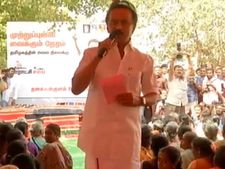 சீவி சிங்காரிச்சு... சீரியலை கூட விட்டுட்டு இங்க வந்திருக்கீங்க... ஸ்டாலின் கலகல 