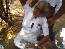 விடுய்யா என்னை.. டாக்டர் இங்க வரணும்.. நான் வர மாட்டேன்.. இங்கேயே சாகறேன்.. டிராபிக் ராமசாமி ஆவேசம் 