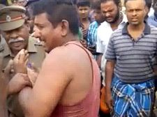 பட்டப்பகலில்.. இளம் பெண்ணை காரில் கடத்த முயற்சி.. விரட்டி பிடித்த கிராம மக்கள் 