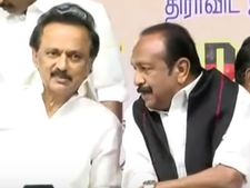 முக ஸ்டாலின் பேச பேச.. வைகோ கண்ணீர்விட.. திருச்சியில் ஒரே நெகிழ்ச்சி! 