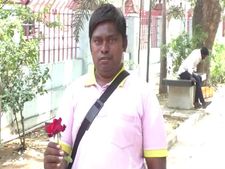 நான் வர மாட்டேன்.. காதலி கிடைச்சாதான் வீட்டுக்கு போவேன்.. கையில் ரோஜாவுடன்  அடம் பிடித்த ராஜா 