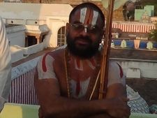 கோயிலுக்குள் நுழைந்து கோலங்களை அழிக்க உரிமை கிடையாது.. தேர்தல் ஆணையத்துக்கு ஜீயர் கண்டனம் 