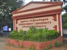 புதுவை பல்கலைக்கழகத்தில் கல்விக் கட்டணம் பல மடங்கு உயர்வு.. மாணவர்கள் எதிர்ப்பு 