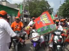  நெல்லை மாவட்டத்தில் டூவீலரில் பேரணி நடத்தி சாதனைகளை விளக்கிய பாஜக