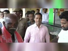 சொல்லியும் கேட்காத கடைக்காரர்கள்.. எல்லாத்தையும் மக்களுக்கு ப்ரீயா கொடுங்க..  கலெக்டரின் கலகல! 