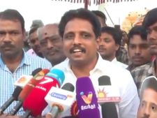 செல்பி எடுங்க.. மறக்காம ஓட்டும் போட்ருங்க.. மதுரையைக் கலக்கும் சிபிஎம் வெங்கடேசன்!