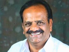 ரயில் பயணத்தில்.. பெண் மீது காலை தூக்கி போட்ட திமுக பிரமுகர்.. அதிரடி கைது 