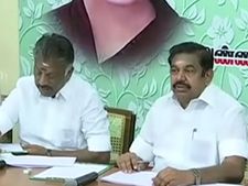 தூத்துக்குடியில் நாமே போட்டியிட வேண்டும்.. அதிமுகவினர் திடீர் போர்க்கொடி