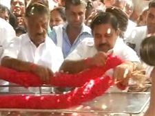 அவரின் இழப்பு ஈடு செய்ய முடியாதது.. சூலூர் எம்எல்ஏ கனகராஜ் உடலுக்கு முதல்வர் அஞ்சலி.. உருக்கம்! 