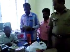 தமிழகம் முழுவதும் பண வேட்டை தொடங்கியது.. ஒரே நாளில் ரூ. 1 கோடி பணம் சிக்கியது!