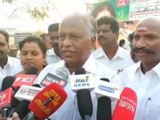 கஜா புயல் நேரத்தில சூழ்நிலை சரியில்ல… அதான் மோடி வரல.. அதிமுகவின் சூப்பர் விளக்கம் 