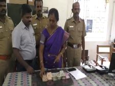 ரூ. 1.88 லட்சம் பறிமுதல்.. காய் வாங்கக் கொண்டு போன பணத்தையும் பறிக்கிறார்களே.. வியாாரிகள் வருத்தம்