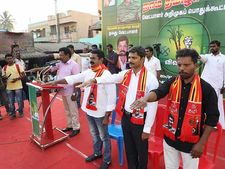 ஐடி ஊழியர் குரல் நாடாளுமன்றத்தில் எதிரொலிக்க இவருக்கு வாக்களியுங்கள்.. நாம் தமிழர் கட்சி கோரிக்கை 