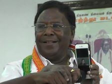 இதைக் கேளுங்க..  ஜெ. பேச்சைக் காட்டி அதிமுகவினரை வறுத்தெடுத்த நாராயணசாமி 