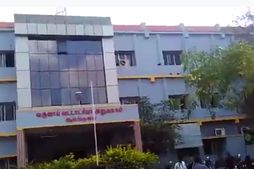 பிக்கப் வண்டியில் காய் வாங்கப் போன வியாபாரியிடம் ரூ. 1.24 லட்சம் பறிமுதல்.. பறக்கும் படை அதிரடி!