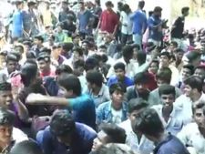எங்கெங்கும் மாணவர் போராட்டம்.. பொள்ளாச்சி விவகாரம் விஸ்வரூபம் எடுக்கிறது