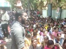 போராட்டக்களமான பொள்ளாச்சி .. போராட்டத்தை தவிர்க்க விடுமுறை அறிவித்த சில தனியார் கல்லூரிகள் 