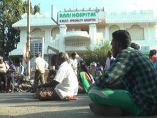 விவசாயி பலி.. ரமணா ஸ்டைலில் சிகிச்சை.. புதுச்சேரி அரசு மருத்துவமனை மீது புகார்!