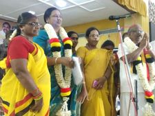  அண்ணியாரே... அமைச்சர் உருக.. வெற்றி தேடி தரும் அதிமுகவே.. பிரேமலதா பாராட்ட.. ஆஹா கூட்டம்!