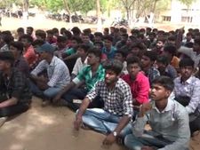 பொள்ளாச்சி வழக்கு.. மாணவர்கள் போராட்டம் எதிரொலி.. பல்வேறு கல்லூரிகளுக்கு இன்றும் விடுமுறை! 