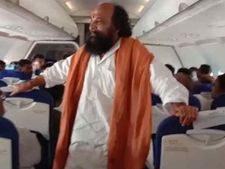 முத்துராமலிங்க தேவர் பெயர் வேண்டும்.. இன்டிகோ விமானத்திற்குள்ளே போராட்டம்.. அதிர்ச்சியில் ஊழியர்கள் 