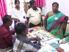 சொகுசு காரில் ரூ. 6 லட்சம் பணம்..முன்னுக்குப் பின் முரண் பேச்சு.. சிக்கினார் பெட்ரோல் பங்க் ஓனர்!