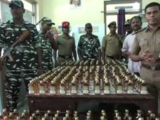 அனாதையாக கிடந்த ஆயிரக்கணக்கான குவாட்டர் பாட்டில்கள்.. சுற்றிவளைத்த துணை ராணுவம்.. புதுவையில் பரபர!
