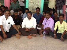 மாணவர்களுக்குள் மோதல்.. சண்டையை விலக்கி விட்ட பேராசிரியரின் மண்டை உடைந்தது!