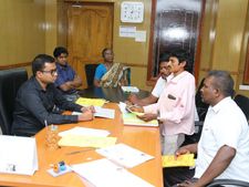 வெல்கம் டூ தட்டாஞ்சாவடி: இப்படித்தான் வரணும்... வேட்பாளர்களை வரவேற்கும் புதுச்சேரி!