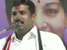 பிரசார கூட்டத்தில் 4 மொழிகளில் பேசி அசத்திய நாகை அதிமுக வேட்பாளர்.. திகைத்து போன அமைச்சர் 