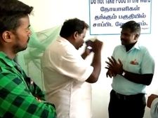 கிருஷ்ணகிரியில் 3ம் வகுப்பு மாணவனை அடித்த ஆசிரியை.. காதில் ரத்தம் சொட்ட சொட்ட வந்த கொடுமை! 
