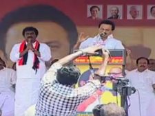 தன்னை தானே கடவுள் என்று கூறி விளம்பரம் எடுத்தவர்தானே முதல்வர்.. பிரச்சாரத்தில் ஸ்டாலின் கிண்டல்! 