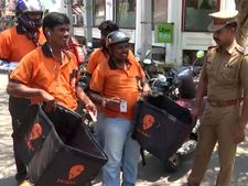 ஆஹா.. ஸ்விக்கி, உபேருக்கு வந்த சோதனையைப் பாருங்க.. பார்சலை பிரித்து போலீஸ் சோதனை!