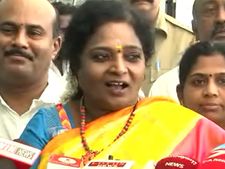 அதிகாலையில் திருச்செந்தூர் சென்ற தமிழிசை.. சத்ரு சம்ஹார பூஜை நடத்தி வேண்டுதல்.. இதுதான் காரணம்! 