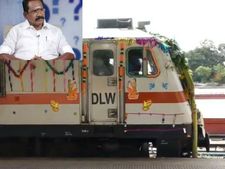  இலை இருக்கு.. பூ இருக்கு.. கனி இருக்கு.. முரசும் ஒலிக்கும்.. பாட்டாவே பாடிட்டாரே செல்லூரார்!