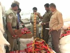 மாஜி ஐஏஎஸ் அதிகாரி வீட்டை போதை புகையிலை குடோனாக மாற்றிய பலே கும்பல்!
