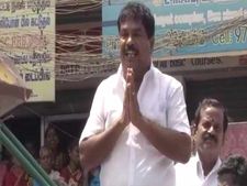 உங்கள் வாக்கு அன்பு சகோதரி கனிமொழிக்கே.. வாய் தவறி பிரசாரம் செய்த விளாத்திக்குளம் அதிமுக வேட்பாளர்!