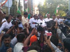 வருமான வரி அதிகாரிகள் வீடுகளில், கர்நாடக லஞ்ச ஒழிப்புத்துறை ரெய்டு நடத்தும்.. குமாரசாமி தடாலடி 