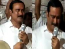 தேர்தல் பிரச்சாரத்தில் உடைந்து அழுத அன்புமணி.. ஐயா ஐயா என்று கோஷமிட்ட மக்கள்.. என்ன நடந்தது? 