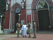 தேவாலயங்களில் சிசிடிவி கேமிராவை உடனடியாக பொருத்துக... புதுச்சேரில் பலத்த பாதுகாப்பு 