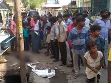 சேலம் மாநகராட்சி மெத்தனம்.. வேறு வழியில்லாததால் கடித்து குதறிய நாயை அடித்து  கொன்ற பொதுமக்கள் 