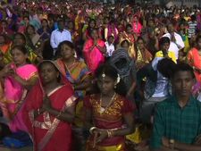 இயேசு உயிர்த்தெழுந்த ஈஸ்டர் பெருவிழா.. வாணவேடிக்கை, மின்னொளி அலங்காரத்துடன் கொண்டாட்டம் 