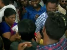 அடித்து ஆவேசமாக மல்லுக்கட்டிய பெண்கள்... கமல் கட்சி அலுவலக திறப்பு விழாவில் பரபரப்பு 