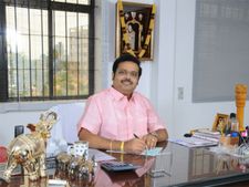 தொடர்ந்து ரெய்டில் சிக்கும் கதிர் ஆனந்த்.. மூட்டை மூட்டையாக மாட்டிய பணம்?.. சிக்கலில் துரைமுருகன்? 