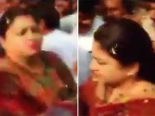 பிரச்சாரக் கூட்டத்தில் தப்பாக தொட்டவருக்கு… பளார்… பளார் விட்ட குஷ்பு 